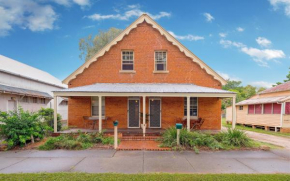 Eliza 1875 Red Brick Duplex Townhouse, Grafton